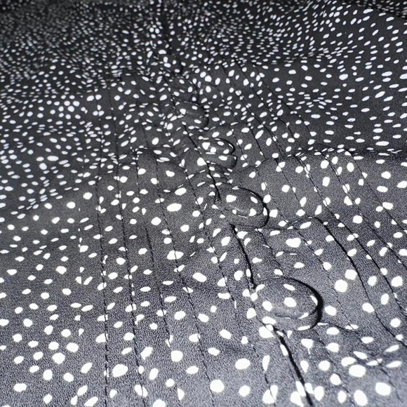 Torrid Boho Polka Dot Spotted Long Sleeve Button Detail V Neck Blouse Size 2 - Picture 3 of 6